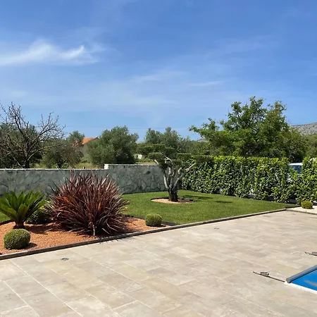 Дом отдыха Grande Maison Avec Piscine - Sibenik *